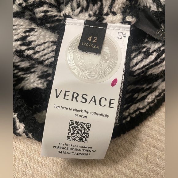 Versace Women’s knitted Sweater Vest - Picture 8 of 9